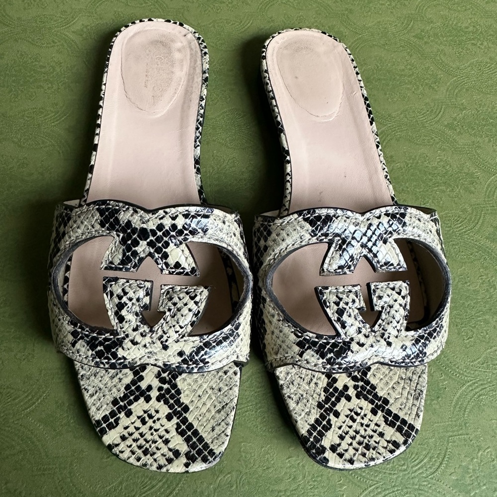 Gucci Leather Cutout Interlocking G Sandal